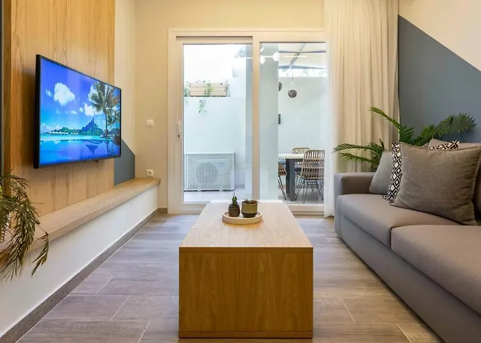 “Champions” Apartment In N. Kosmos Neighbourhood