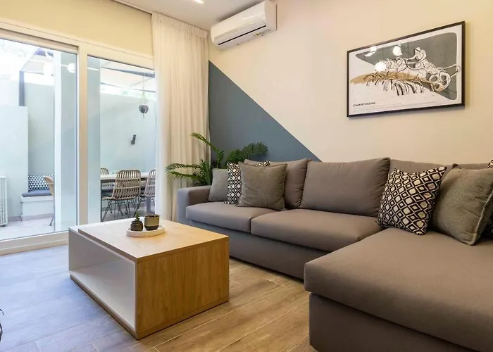 “Champions” Apartment In N. Kosmos Neighbourhood