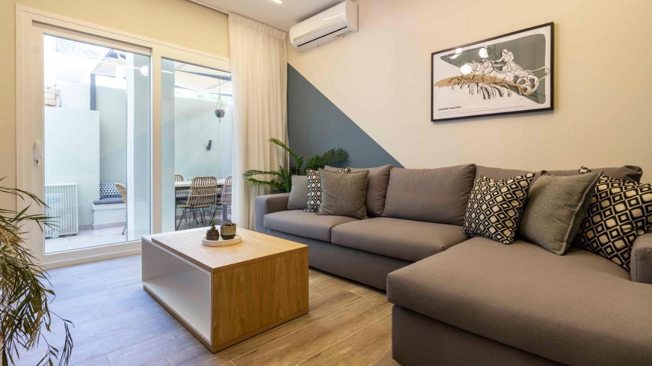 “champions” In N. Kosmos Neighbourhood Apartment