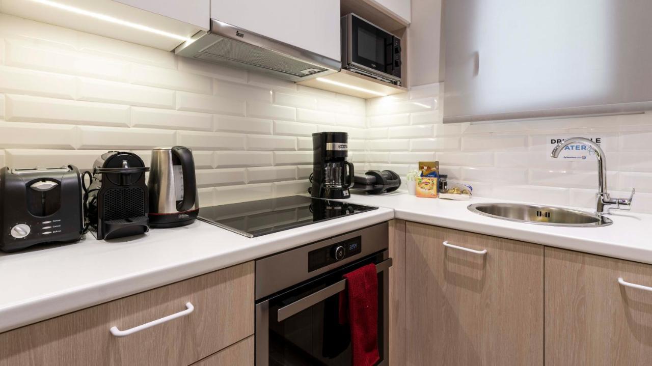 “champions” In N. Kosmos Neighbourhood Apartment