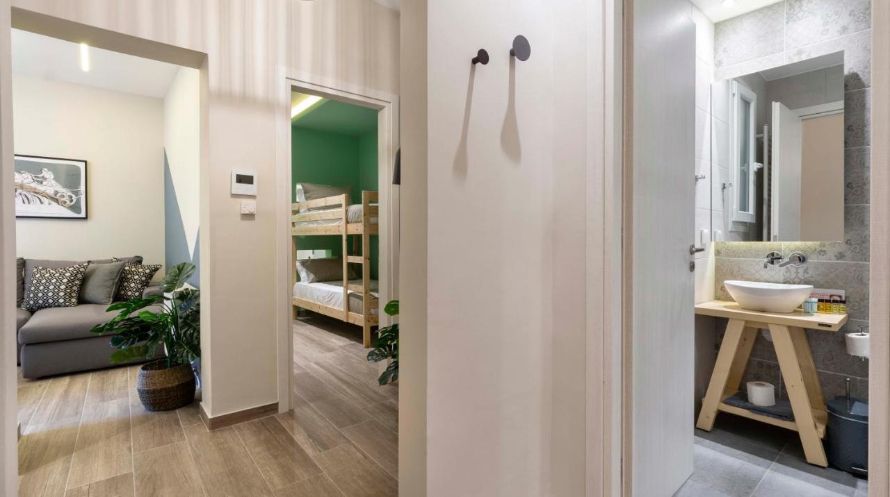 “champions” In N. Kosmos Neighbourhood Apartment *