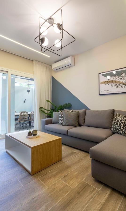 “champions” In N. Kosmos Neighbourhood Apartment *